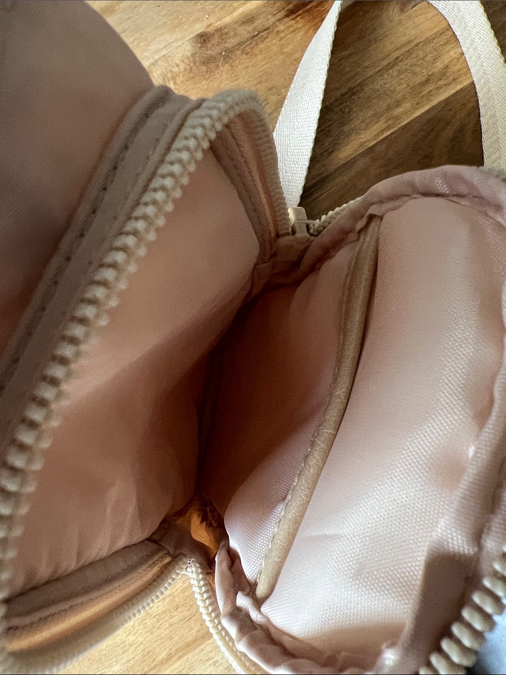 🍑💦BEIS Cream/Beige Crossbody Water Bottle Phone Pouch💦🍑 - Picture 6 of 6
